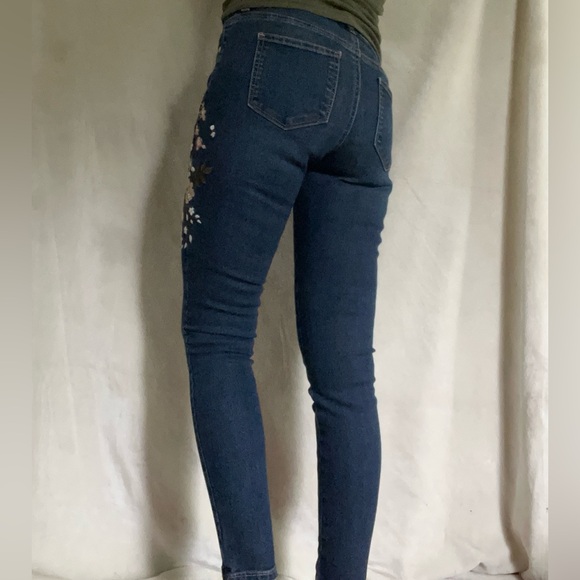 Like New JLo Skinny Ankle Embroidered Jeggings - Size 2 - Picture 5 of 13